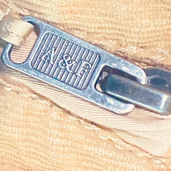 Abercrombie & Fitch Light Yellow Cargo Pants – Made in India - Size 31 - Picture 8 of 17